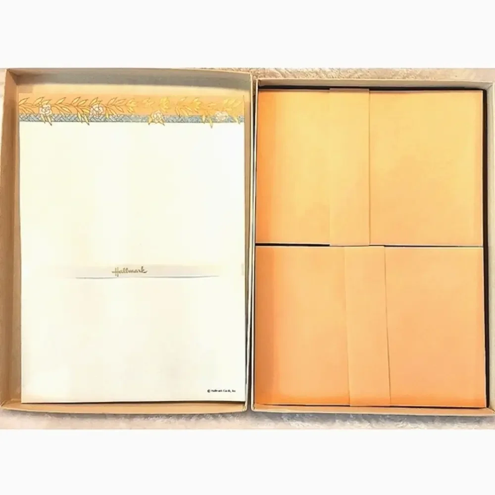 Vintage Hallmark Stationery Letter Set in box W/‎ Envelopes.